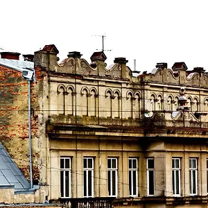 https://deluxe-hostel-under-the-roof.hotelslviv.net